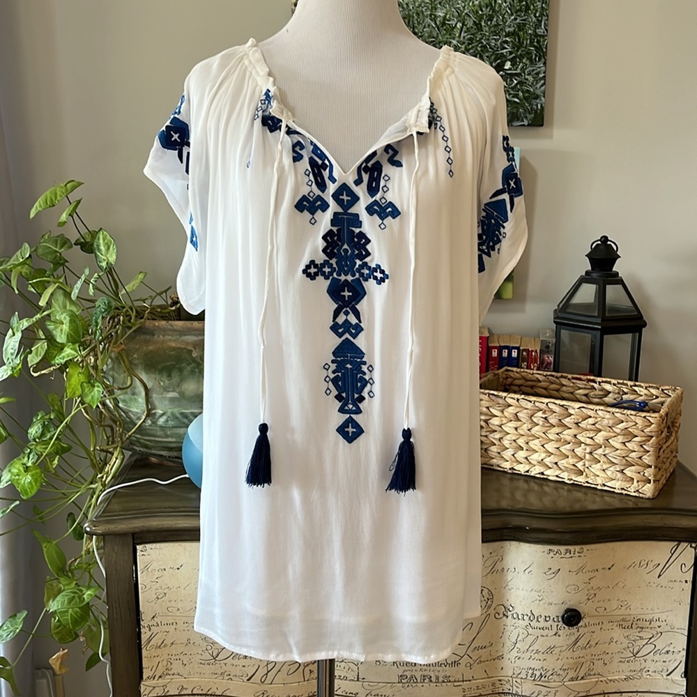 CHICO’S SUMMER EMBROIDERY TUNIC TOP WHITE BLUE CHICOS SIZE 1 SMALL - Picture 6 of 13